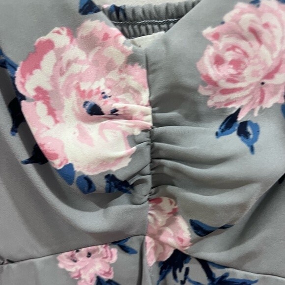 Beautiful gray and pink floral smocked midi dress size small - Picture 5 of 9